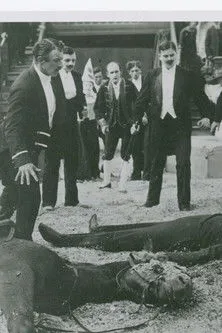 Paul Hagman interpreta a Doctor en Dödsritten under cirkuskupolen