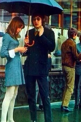 Vidal Sassoon interpreta a en Dolly Story