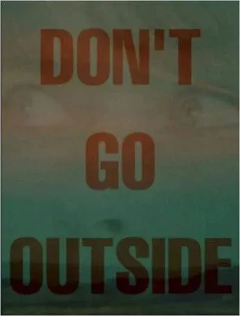 Natasha Halevi interpreta a en Don't Go Outside