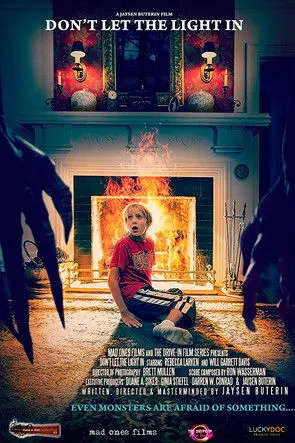 Rebecca Larken interpreta a Sarah en Don't Let the Light In