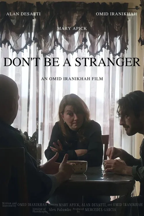 Mary Apick interpreta a Farnaz en Don't Be a Stranger