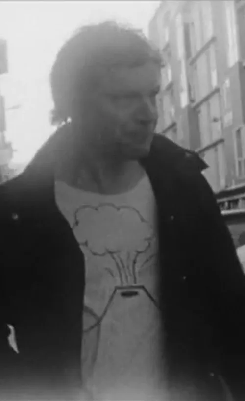 Thomas Lévy-Lasne interpreta a  en Don't Touch Me Please