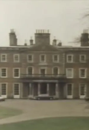 John Junkin interpreta a Businesman en Down at the Hydro