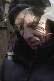 Bruce Baillie interpreta a en Dr. Bish Remedies