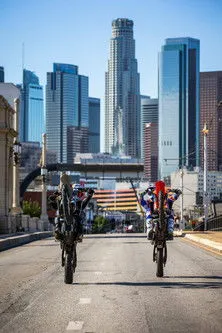 Tyler Bereman interpreta a Self en Duct Out