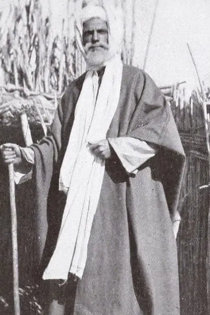 Alice Hollister interpreta a en Dust of the Desert