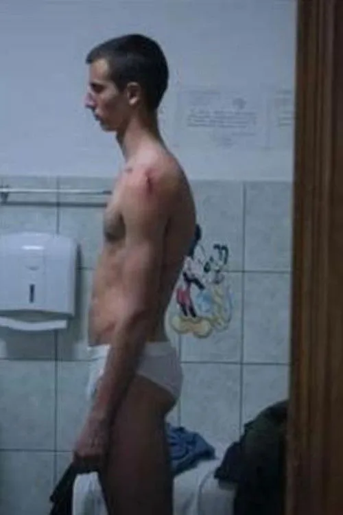 Dragos Olaru interpreta a  en E mai bine așa