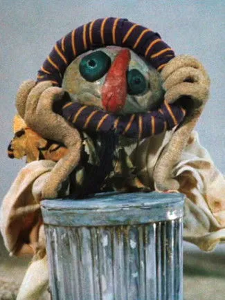 Helmut Straßburger interpreta a Narrator en Ein gewisser Agathopulus