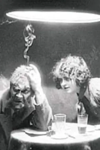 Lotte Neumann interpreta a  en Ein seltsamer Fall