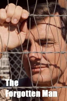 Frank Maxwell interpreta a Col. Thompson en El hombre olvidado