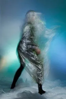 Irina Lavrinovic interpreta a en Elastic Habitat