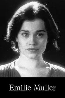 Veronika Varga interpreta a Emilie Muller en Emilie Muller