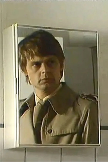 Lars Lunøe interpreta a Kurt en En ægtemand