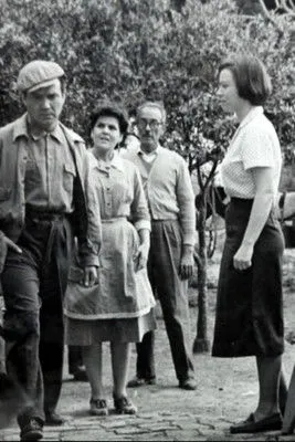 Ernesto Báez interpreta a  en En la vía