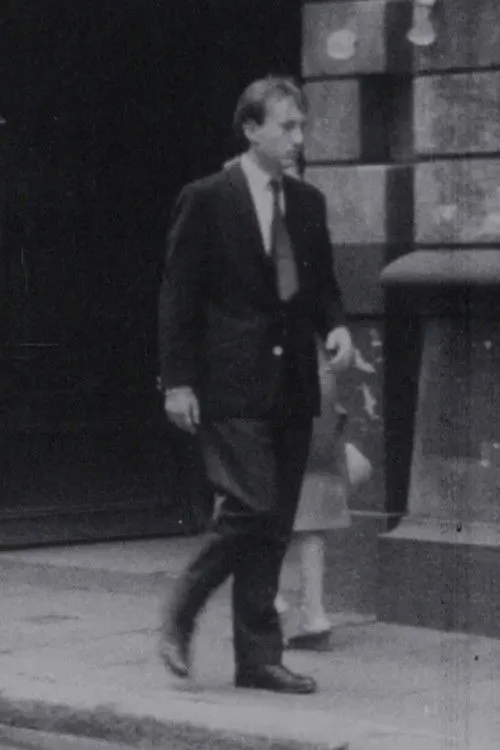 Agustín Alezzo interpreta a  en Entremés