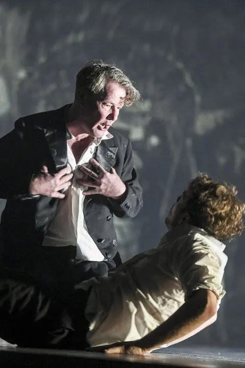 Luise Aschenbrenner interpreta a  en Erniedrigte und Beleidigte