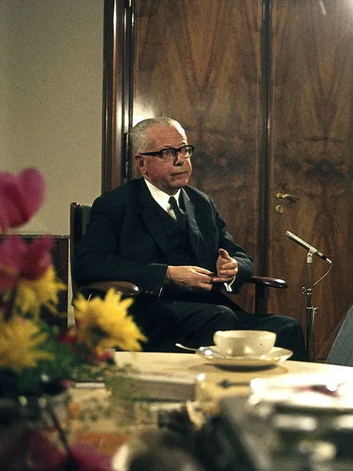 Gustav Heinemann interpreta a Himself en Es gibt schwierige Vaterländer, eins davon ist Deutschland