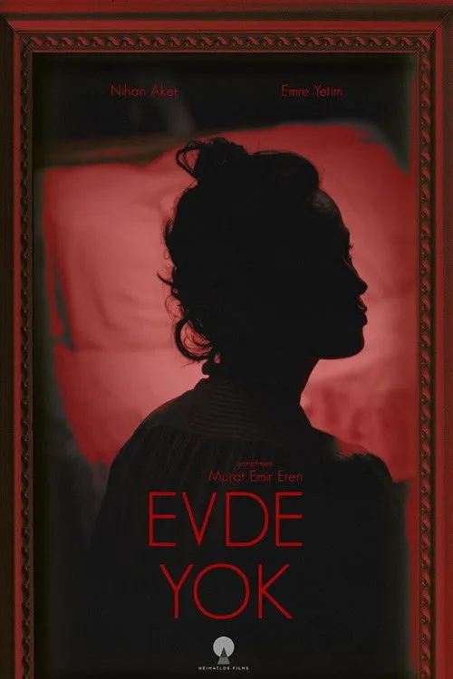 Nihan Aker interpreta a  en Evde Yok