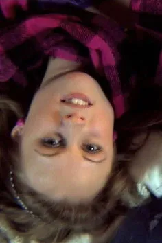 Natalie Sundelin interpreta a Lina en Everything Is Poetry Baby