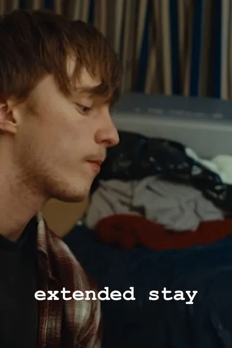 Drew Starkey interpreta a Ricky en Extended Stay