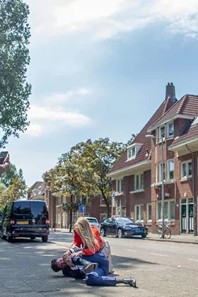 Roy Kaneza interpreta a Karim en #eyewitness