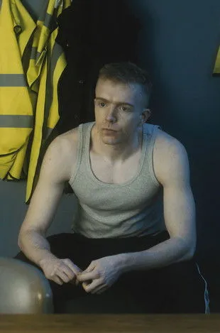 Nick Finegan interpreta a en Factory Talk