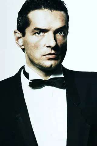 Falco interpreta a Self en Falco Live am Rathausplatz