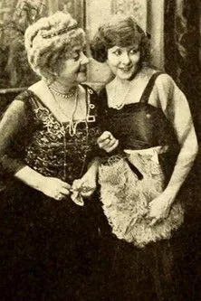 Florence Billings interpreta a Mrs. Van Orden en False Gods