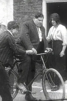 Fred Evans interpreta a Pimple en Fat Man on a Bicycle