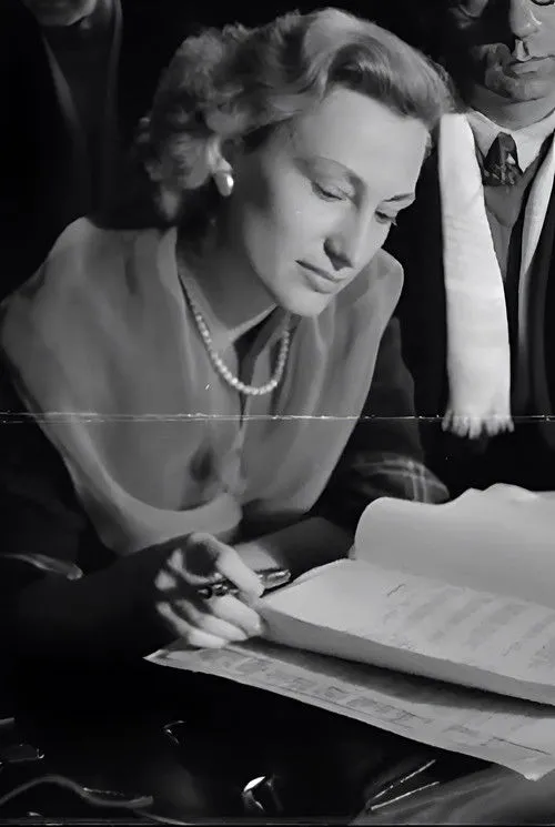 Ioana Dragan interpreta a Narrator en Femeile zilelor noastre