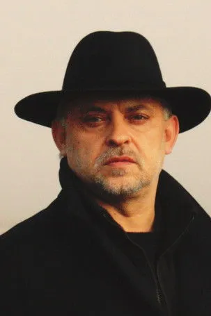 Dušan Šarotar interpreta a Himself en Feri