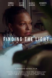 Audrey Johnson interpreta a  en Finding the Light
