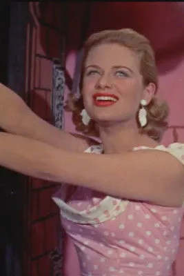 Sally Bazely interpreta a en Five Guineas a Week