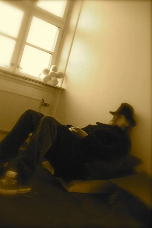 Johan Dernelius interpreta a Night Watchman en Flickan och spöket