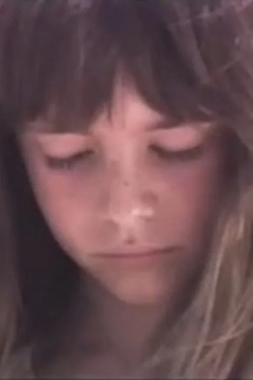 Ashley C. Nelson interpreta a Mandy en Fly Cherry