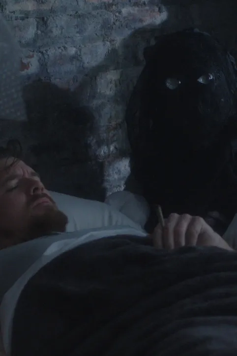 Crash Buist interpreta a Finn en Fly Trap