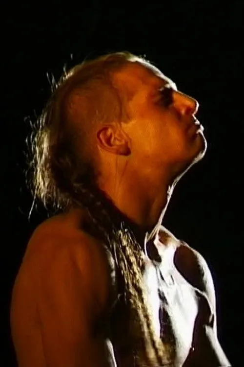 Johann Le Guillerm interpreta a  en Fragments d'ici