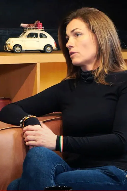 Hajdú Péter interpreta a Interviewer en Frizbi különkiadás: Varga Judit exkluzív interjú