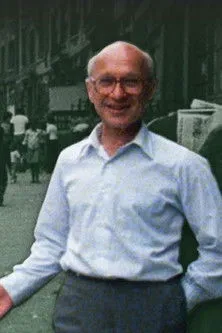 Thomas Sowell interpreta a  en From Cradle to Grave