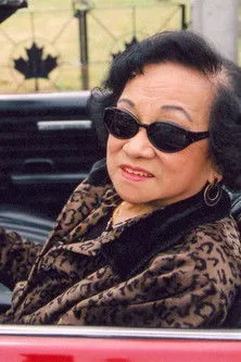 Laara Ong interpreta a Narrator en From Harling Point