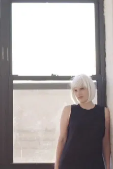 Audrey Kovár interpreta a Stefanie en Fuck Work