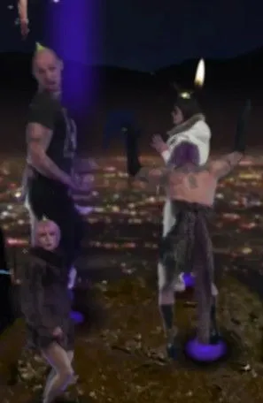 Jean-Luc Verna interpreta a  en Funky Town