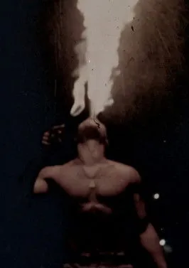 Anselmo Vasconcelos interpreta a Self en Galeria Alaska