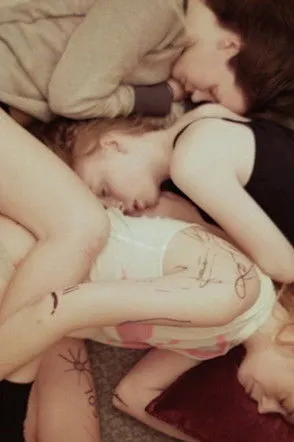 Alexandra Alegren interpreta a Sick Sister en Galningarna