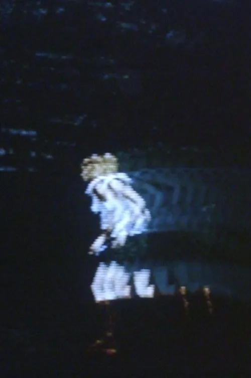 Isaac Goes interpreta a  en Gargoyle