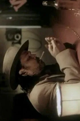 Mirta Ibarra interpreta a Consuelo en Gente que llora S.A.