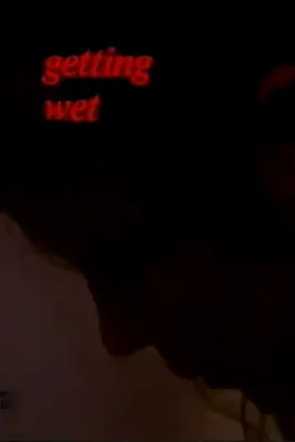 Jeremy Shadlow interpreta a Alex en Getting Wet