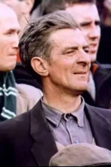 Wallace Campbell interpreta a Visitor en Glasgow Belongs to Me