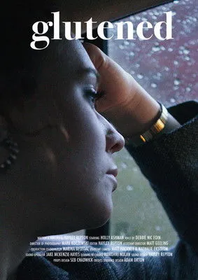 Holly Ashman interpreta a  en Glutened