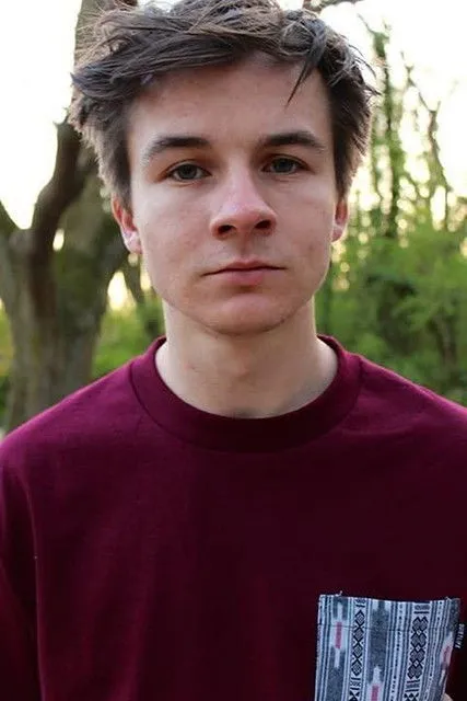 Scott Chambers interpreta a en Go Viral